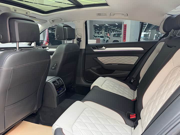 Фото 7 - Volkswagen Magotan