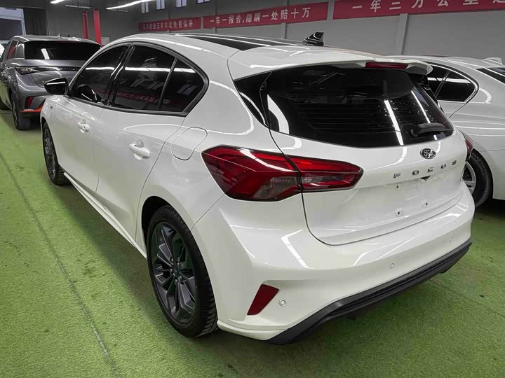 Фото 4 - Ford Focus