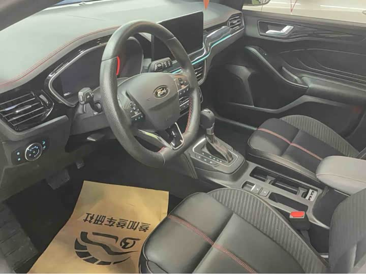 Фото 8 - Ford Focus