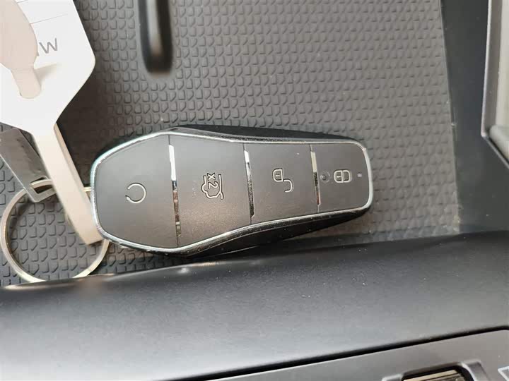 Фото 9 - BYD Qin L