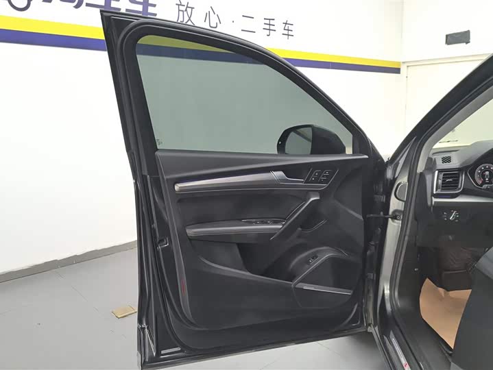 Фото 7 - Audi Q5L