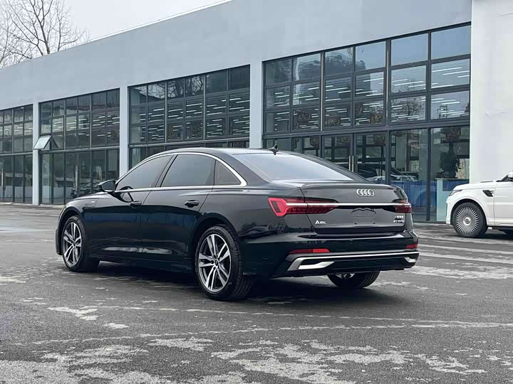 Фото 5 - Audi A6L