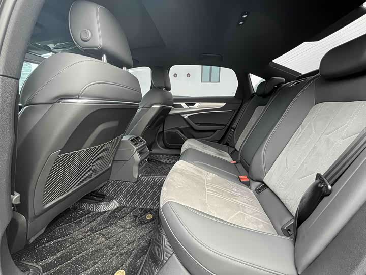 Фото 7 - Audi A6L