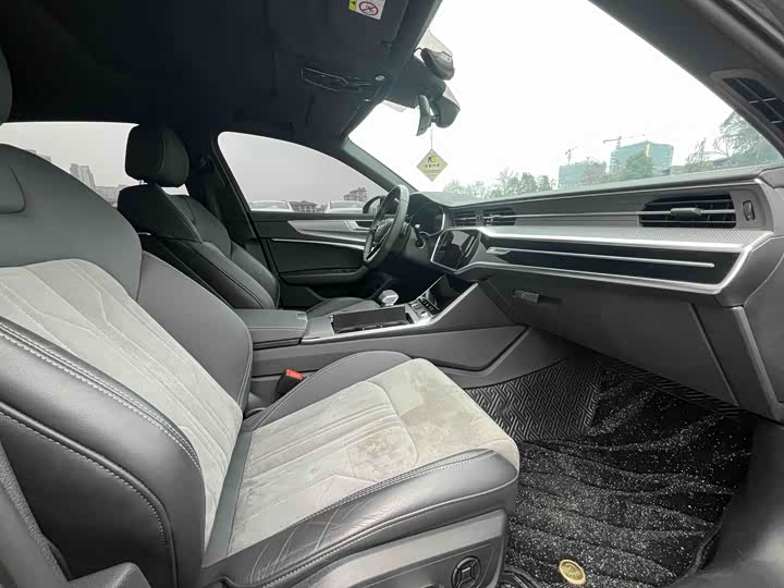 Фото 8 - Audi A6L