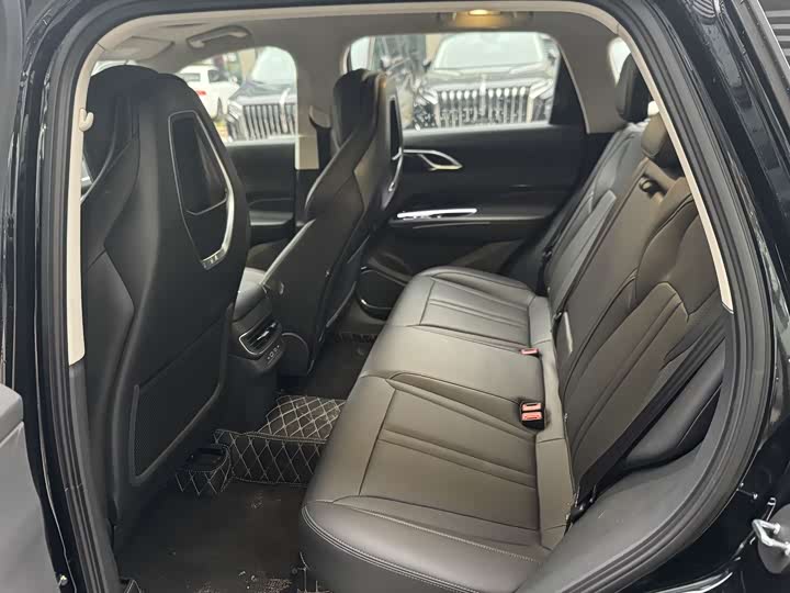 Фото 8 - Hongqi HS3 Hybrid