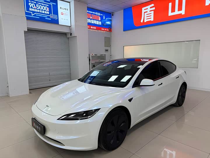 Фото 1 - Tesla Model 3