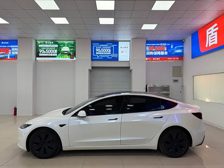 Фото 3 - Tesla Model 3