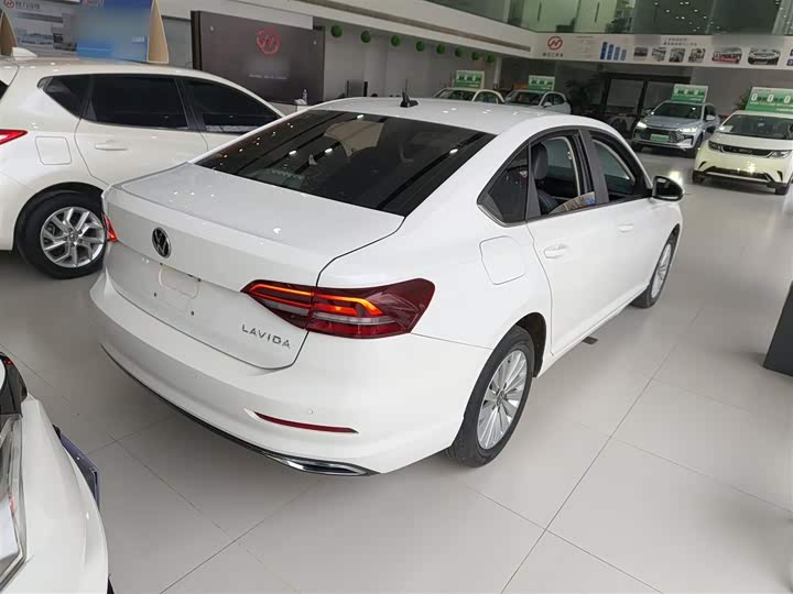 Фото 7 - Volkswagen Lavida