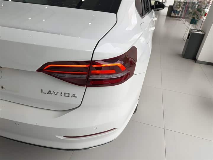 Фото 8 - Volkswagen Lavida