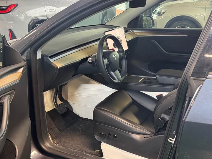 Фото 4 - Tesla Model Y