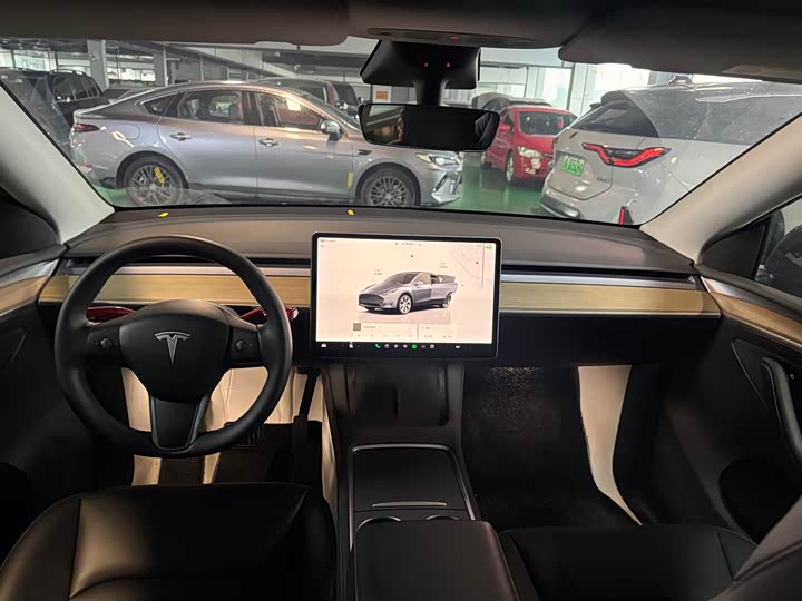 Фото 6 - Tesla Model Y