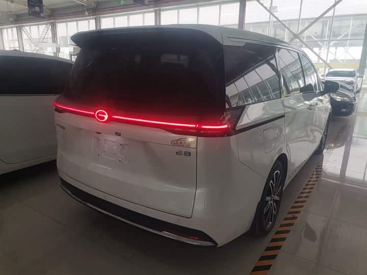 Фото 7 - GAC Trumpchi E8