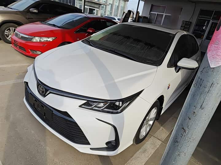 Фото 1 - Toyota Corolla