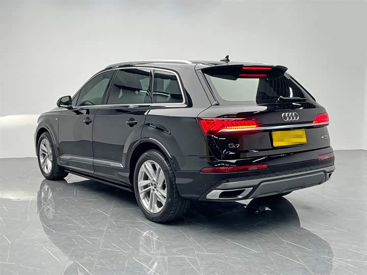 Фото 4 - Audi Q7