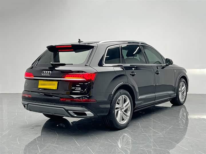 Фото 6 - Audi Q7