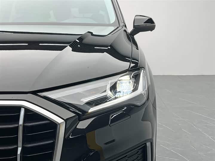 Фото 9 - Audi Q7