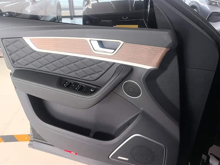 Фото 7 - Hongqi HS7