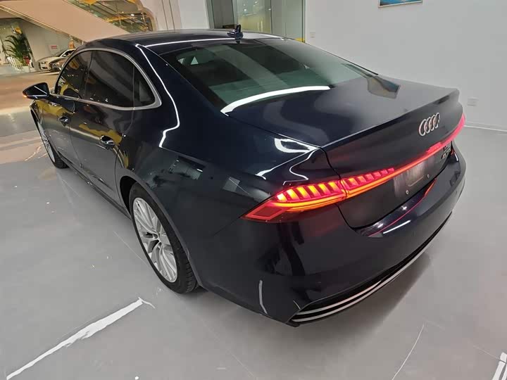 Фото 5 - Audi A7L