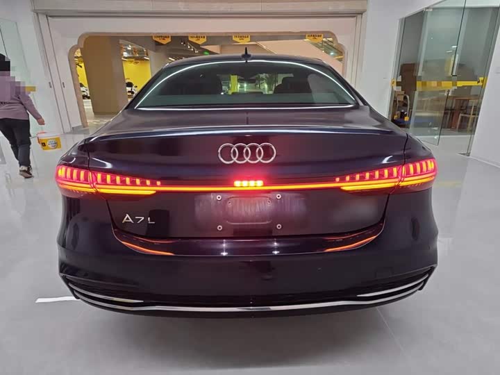 Фото 6 - Audi A7L
