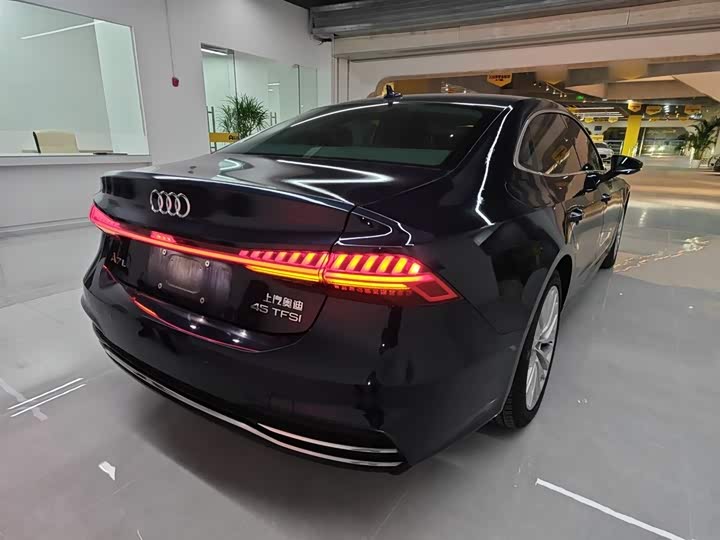 Фото 7 - Audi A7L