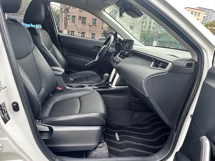 Фото 8 - Toyota Corolla Cross