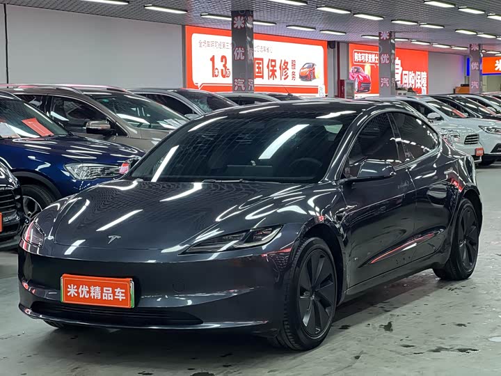 Фото 1 - Tesla Model 3