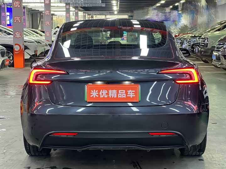 Фото 4 - Tesla Model 3