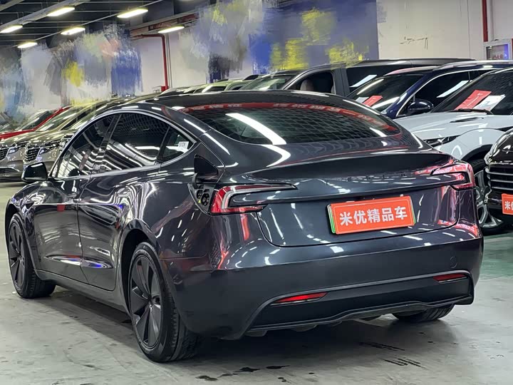 Фото 6 - Tesla Model 3