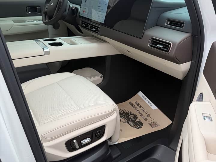 Фото 4 - LiXiang Mega