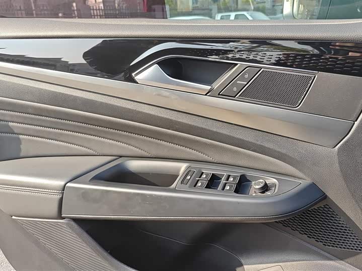 Фото 7 - Volkswagen Passat