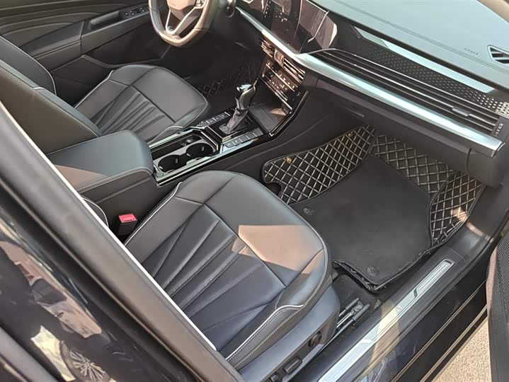 Фото 8 - Volkswagen Passat