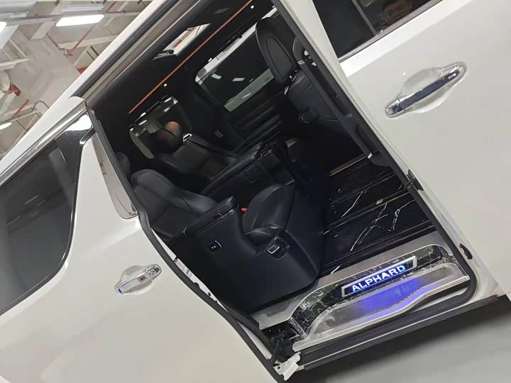 Фото 3 - Toyota Alphard