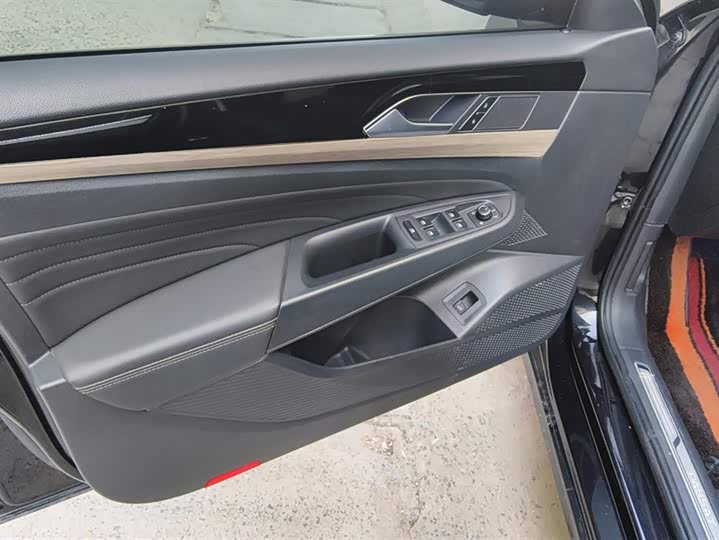 Фото 7 - Volkswagen Passat