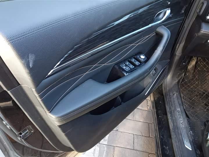 Фото 7 - Geely Monjaro