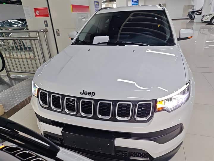 Фото 3 - Jeep Compass
