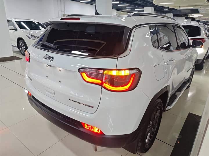 Фото 7 - Jeep Compass