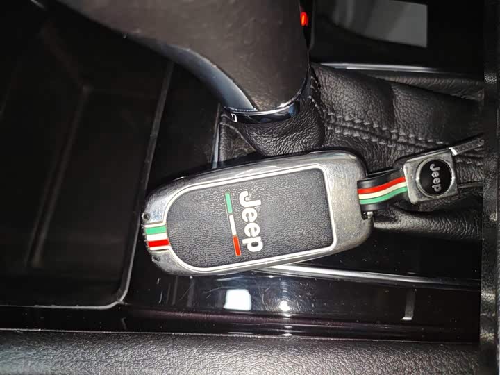 Фото 9 - Jeep Compass