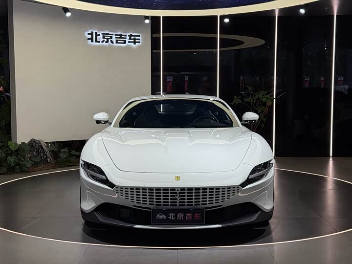 Фото 2 - Ferrari Roma