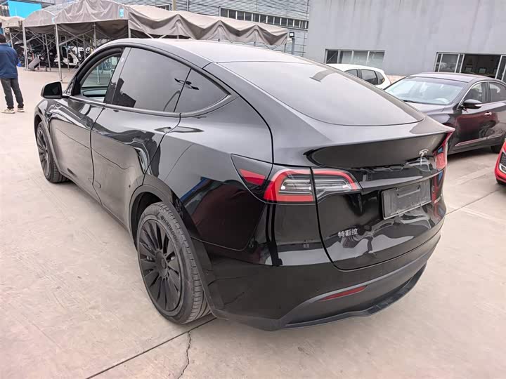 Фото 6 - Tesla Model Y