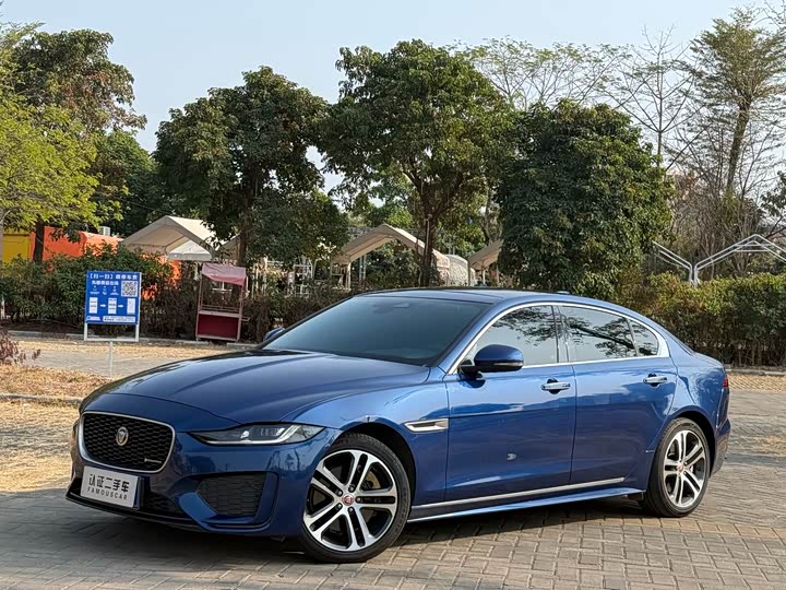 Фото 1 - Jaguar XE L