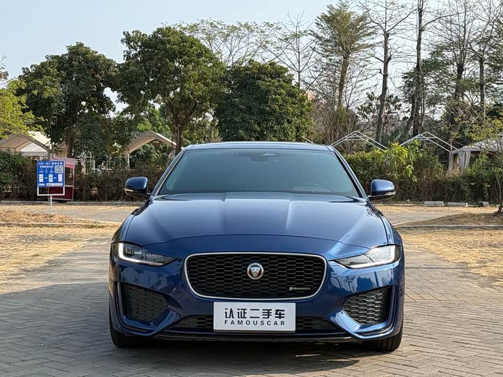 Фото 2 - Jaguar XE L
