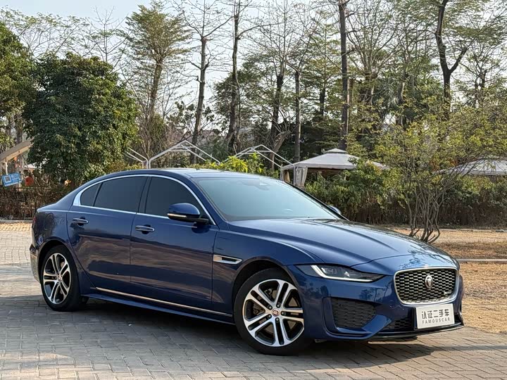 Фото 3 - Jaguar XE L