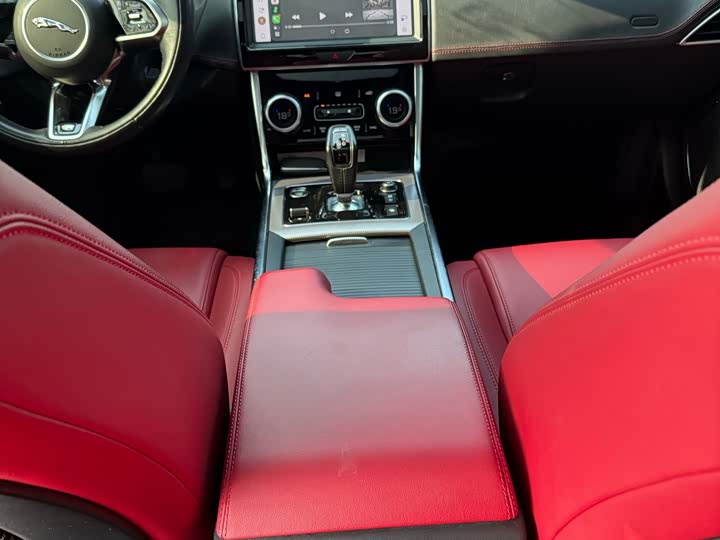 Фото 8 - Jaguar XE L