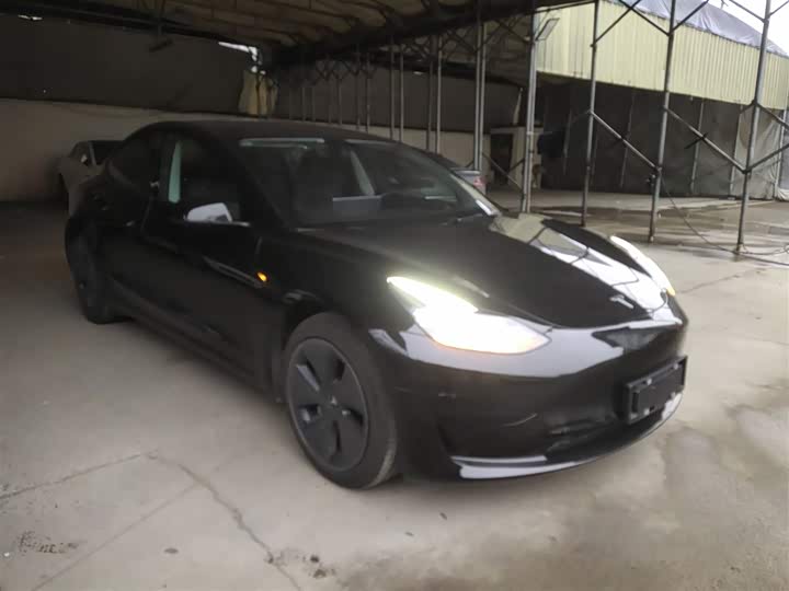 Фото 4 - Tesla Model 3