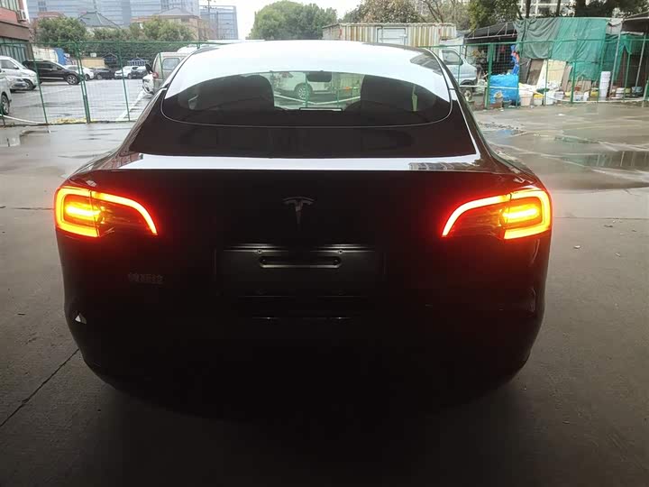 Фото 6 - Tesla Model 3