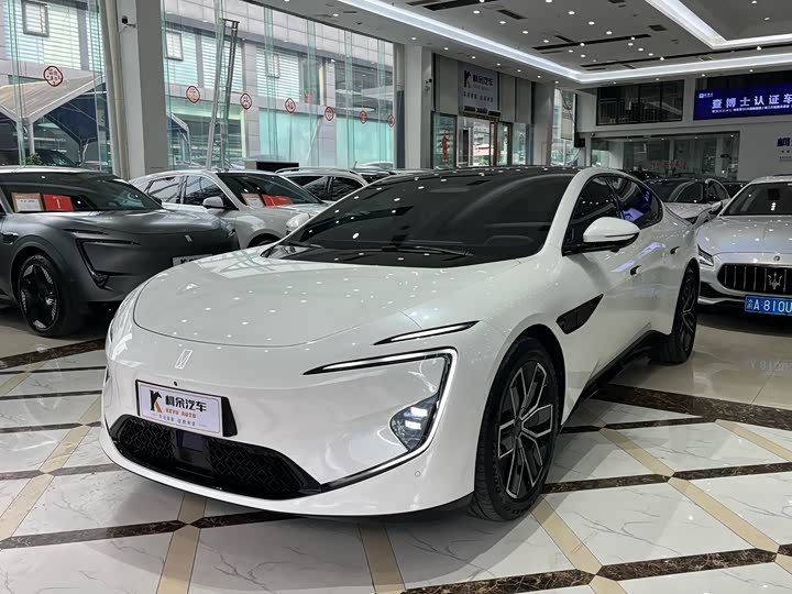 Фото 1 - Avatr 12