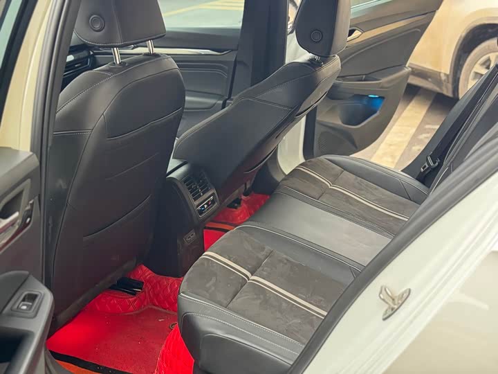 Фото 5 - Volkswagen Golf