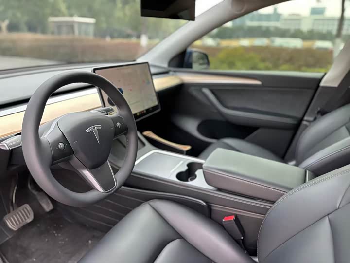 Фото 9 - Tesla Model Y