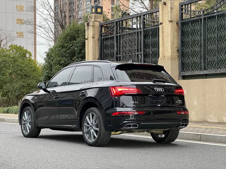 Фото 3 - Audi Q5L