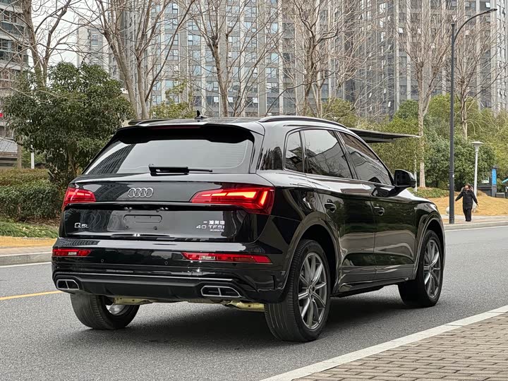 Фото 5 - Audi Q5L